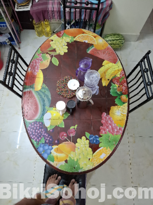 ডাইনিং টেবিল এবং চেয়ার (৪টি)